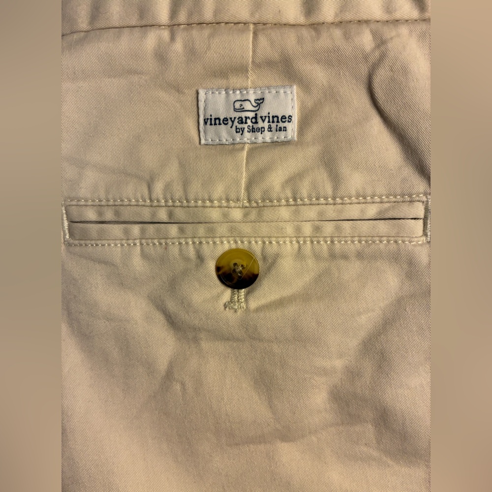 Vineyard Vines Men’s Breaker Shorts- khaki shorts size waist 33, 9” length - Picture 4 of 10
